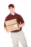 envío-hombre-de-entrega-sonriente-con-los-paquetes-44954710